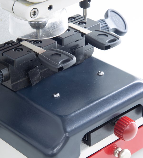 Profesjonalna maszyna do dorabiania kluczy - Keytec Olsztyn